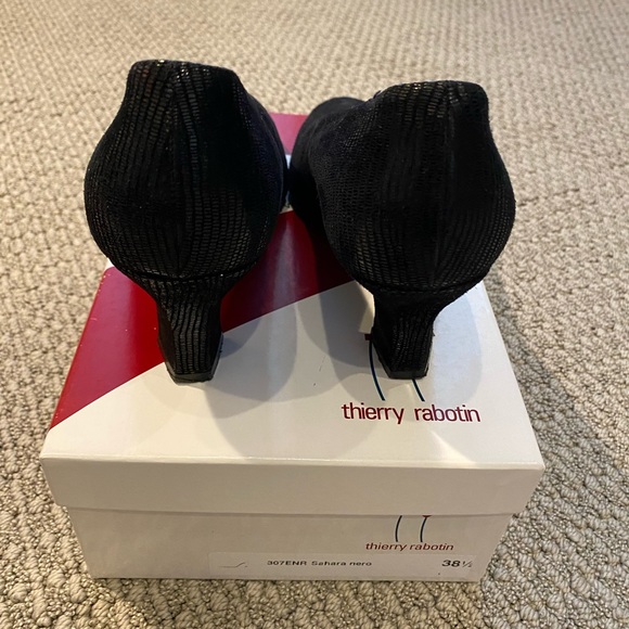 Thierry Rabotin Black Leather Pumps - Picture 4 of 13